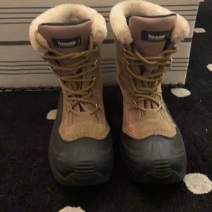 Snow boots